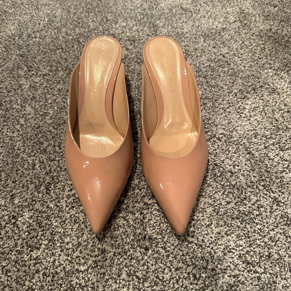 Gianvito Rossi patentl leather blush nude heels